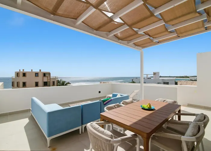 Ocean View Haven Walk To Private Rooftop Terrace *
